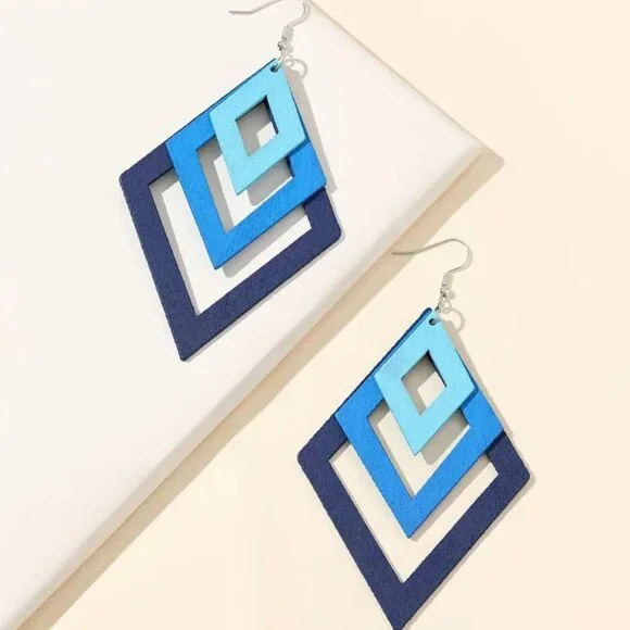 🌺 🌺 🌺Statement Diamond Shaped Blue Toned Lightweight Wood Earrings. - Picture 2 of 5